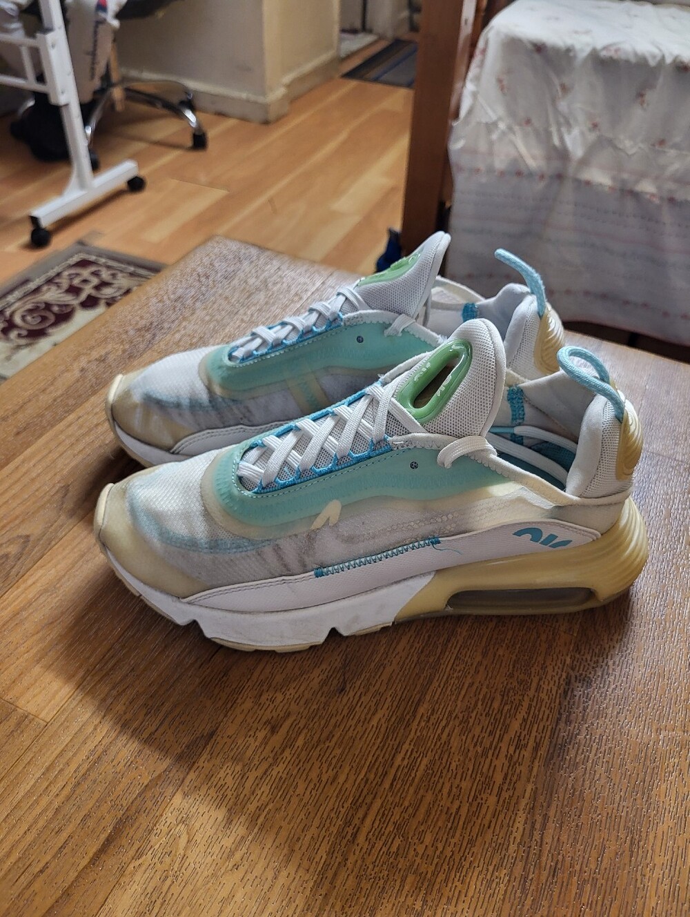 Nike Air Max 2090 CK2612-101 Women's Size 8 Aurora Green White Running Shoes